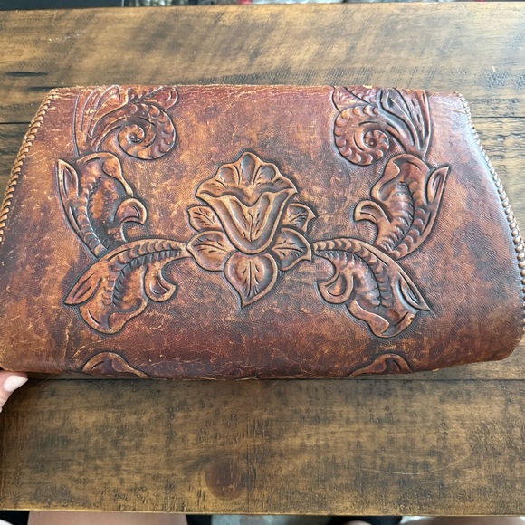 Vintage Hand Tooled Leather Clutch with Floral Design Western Cowgirl - Picture 3 of 7